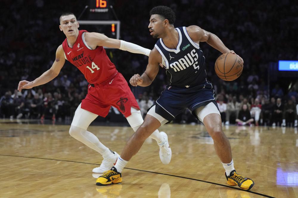 明显落后于 明显落后于