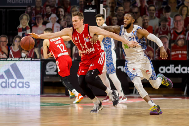 开始质疑他 开始质疑他